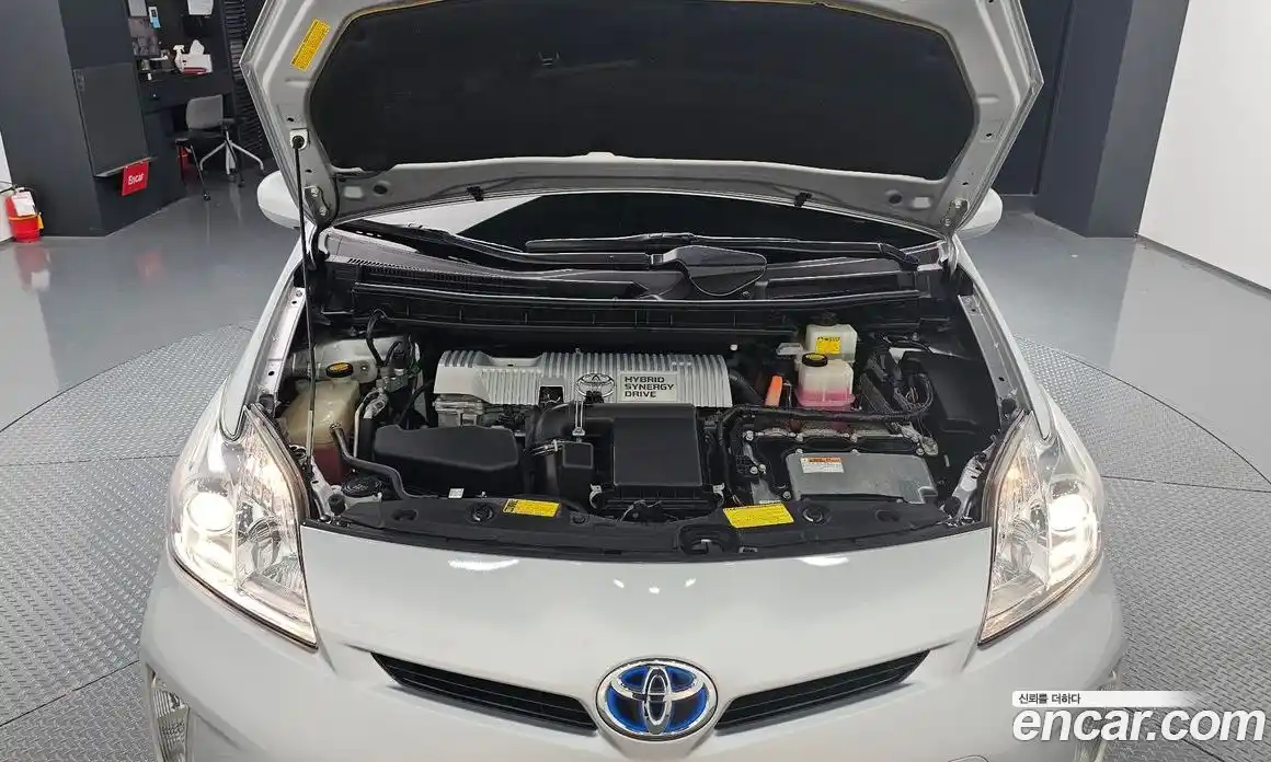 Toyota Prius 2013 1.8 Автомат в Москве № 215534, фото 6