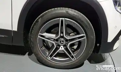 Mercedes-Benz GLB-Class 2023 2.0 Автомат в Москве № 223120, миниатюра 3