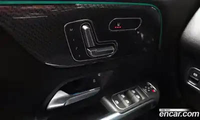 Mercedes-Benz GLB-Class 2023 2.0 Автомат в Москве № 223120, миниатюра 4