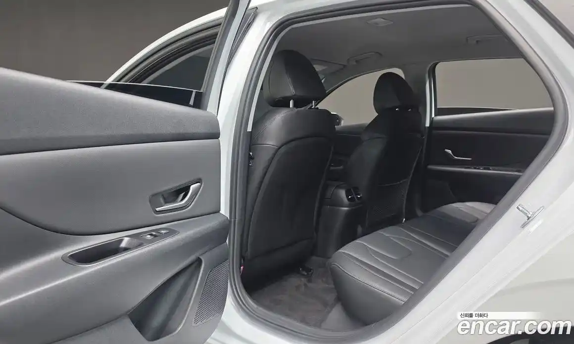 Hyundai Avante 2023 1.6 Автомат в Москве № 274155, фото 17