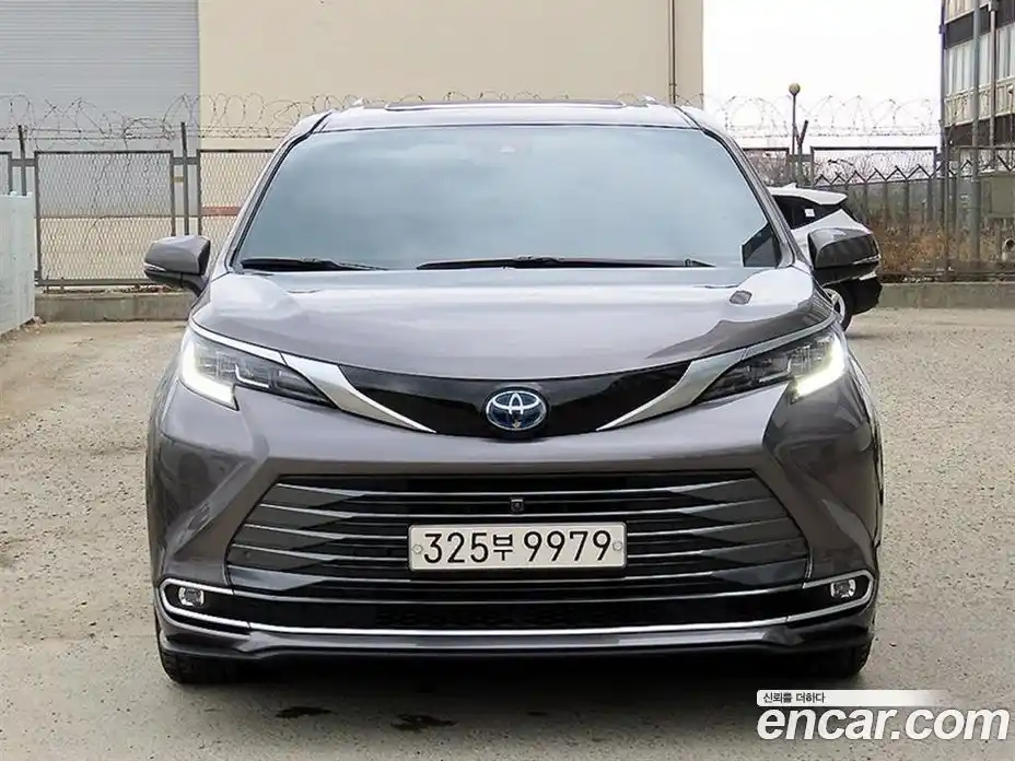 Toyota Sienna 2021 2.5 Автомат в Москве № 279770, фото 1