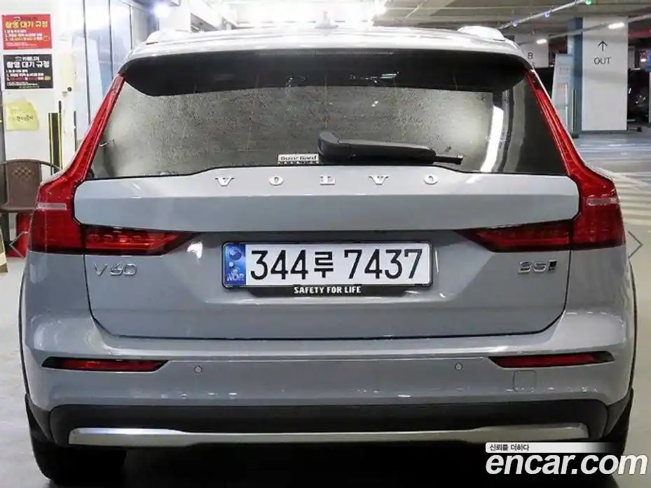 Volvo V60 2025 2.0 Автомат в Москве № 293919, фото 3