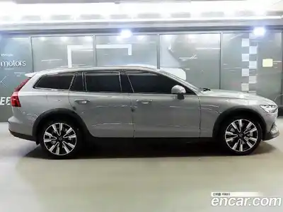 Volvo V60 2025 2.0 Автомат в Москве № 293919, миниатюра 4