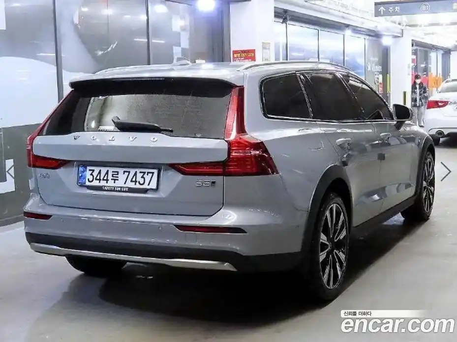 Volvo V60 2025 2.0 Автомат в Москве № 293919, фото 5