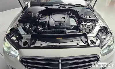 Mercedes-Benz E-Class 2022 2.0 Автомат в Москве № 311075, миниатюра 11