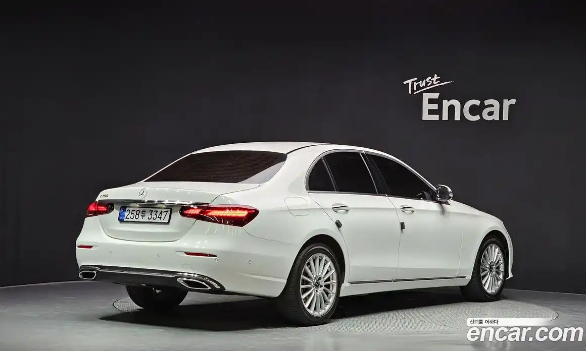 Mercedes-Benz E-Class 2022 2.0 Автомат в Москве № 311075, фото 16