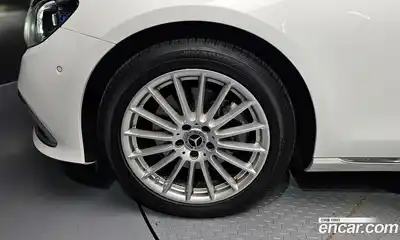 Mercedes-Benz E-Class 2022 2.0 Автомат в Москве № 311075, миниатюра 2