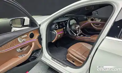 Mercedes-Benz E-Class 2022 2.0 Автомат в Москве № 311075, миниатюра 5