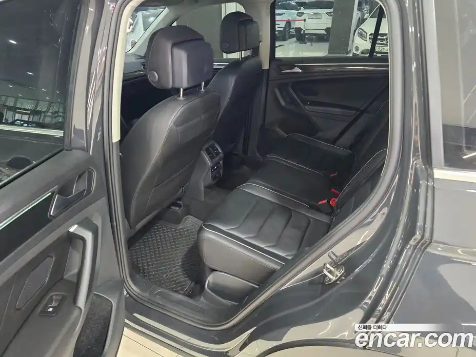 Volkswagen Tiguan 2023 2.0 Автомат в Москве № 329768, фото 12