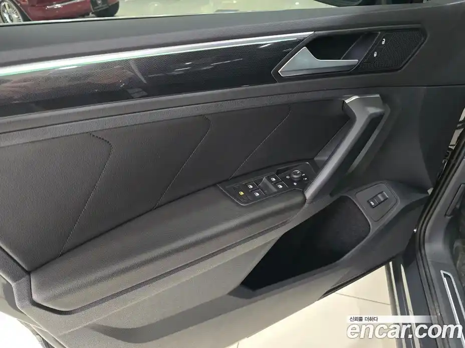 Volkswagen Tiguan 2023 2.0 Автомат в Москве № 329768, фото 13