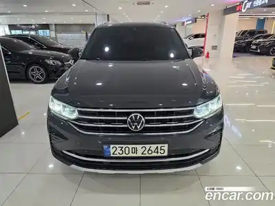 Volkswagen Tiguan 2023 2.0 Автомат в Москве № 329768, миниатюра 3