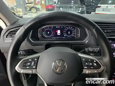 Volkswagen Tiguan 2023 2.0 Автомат в Москве № 329768, миниатюра 6
