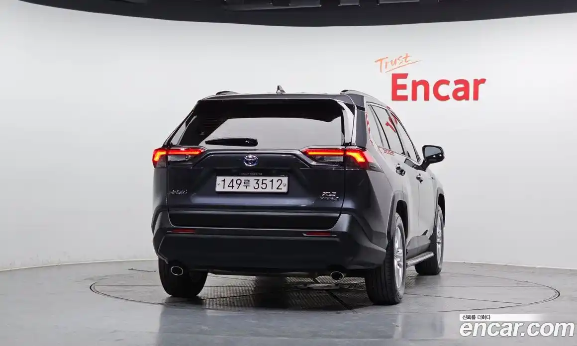 Toyota RAV4 2020 2.5 Автомат в Москве № 360771, фото 4