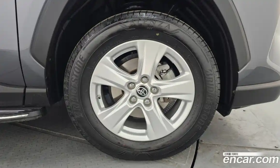 Toyota RAV4 2020 2.5 Автомат в Москве № 360771, фото 5