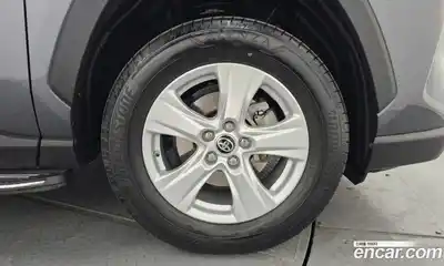 Toyota RAV4 2020 2.5 Автомат в Москве № 360771, миниатюра 5