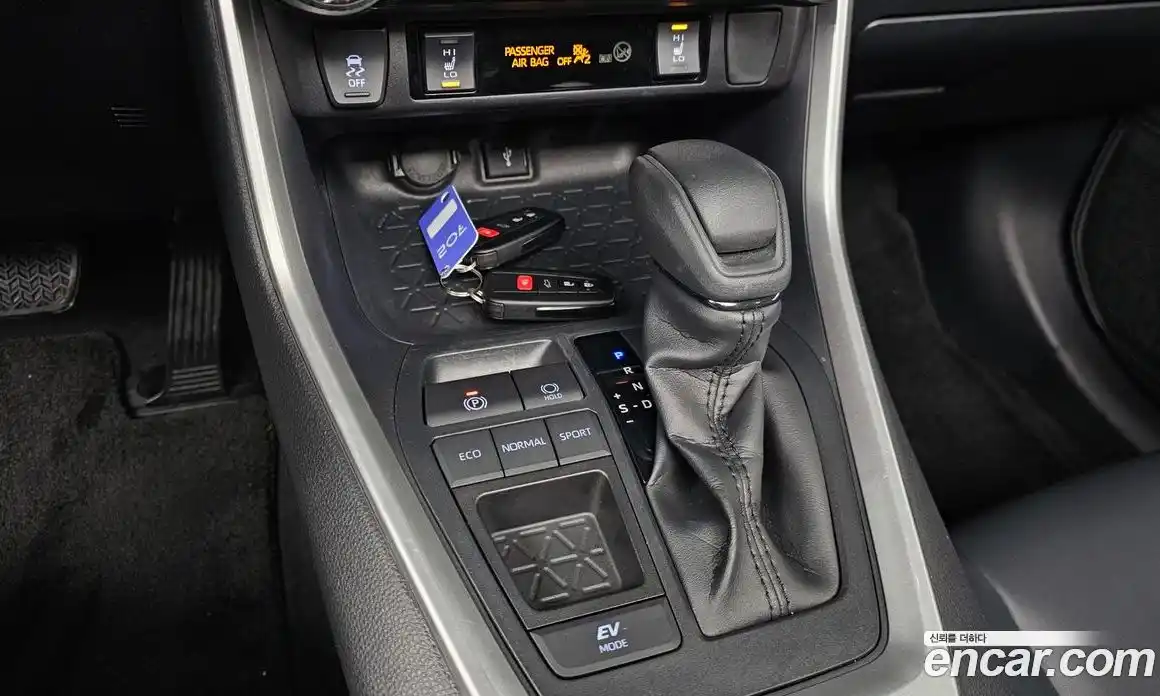 Toyota RAV4 2020 2.5 Автомат в Москве № 360771, фото 9