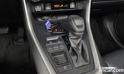 Toyota RAV4 2020 2.5 Автомат в Москве № 360771, миниатюра 9