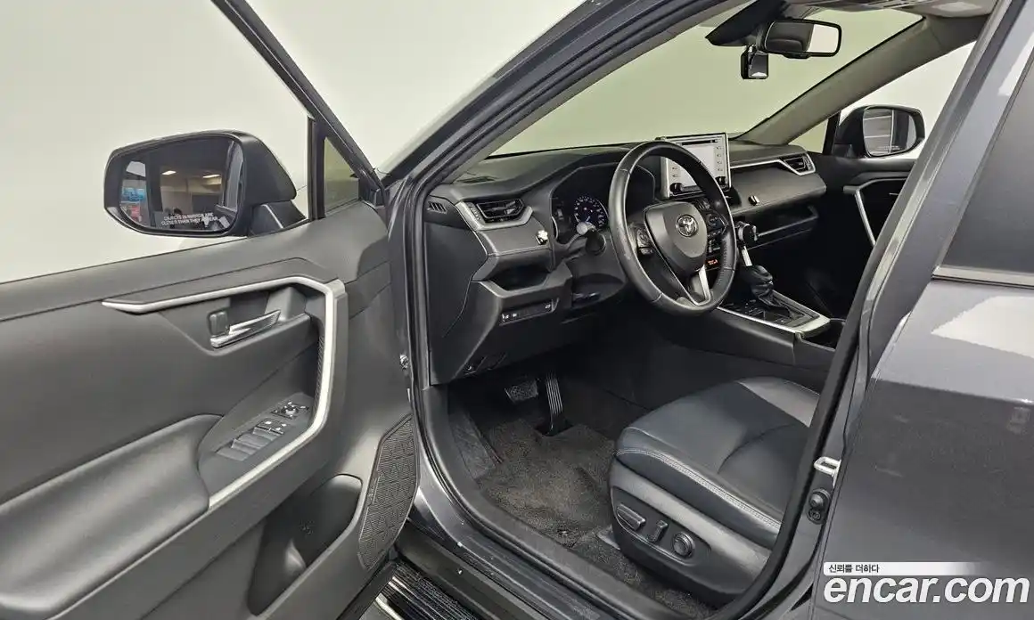 Toyota RAV4 2020 2.5 Автомат в Москве № 360771, фото 10