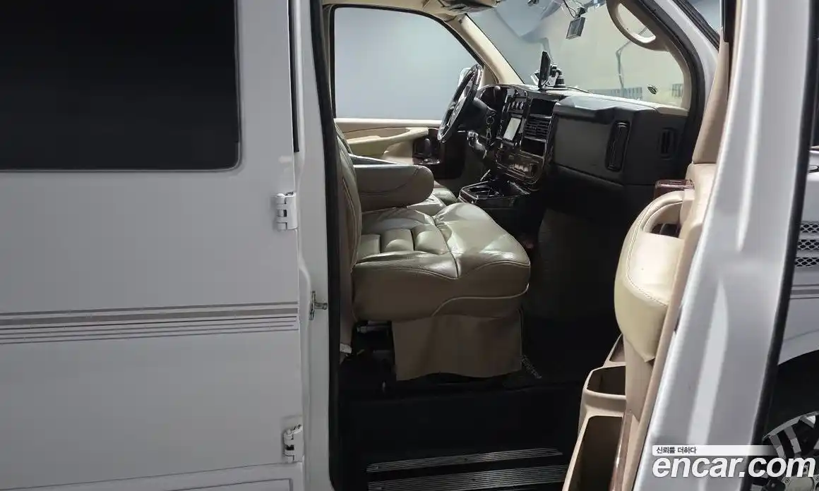 Chevrolet Express Van 2010 5.3 Автомат в Москве № 403996, фото 11