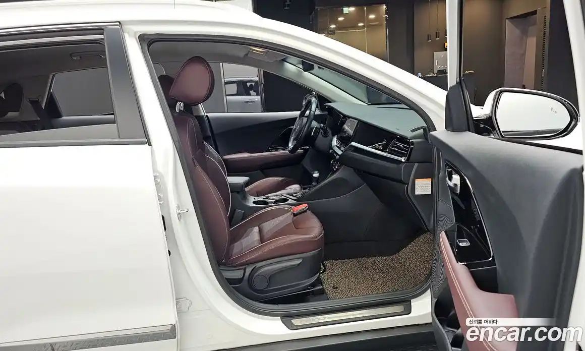 Kia Niro 2020 1.6 Автомат в Москве № 54652, фото 7