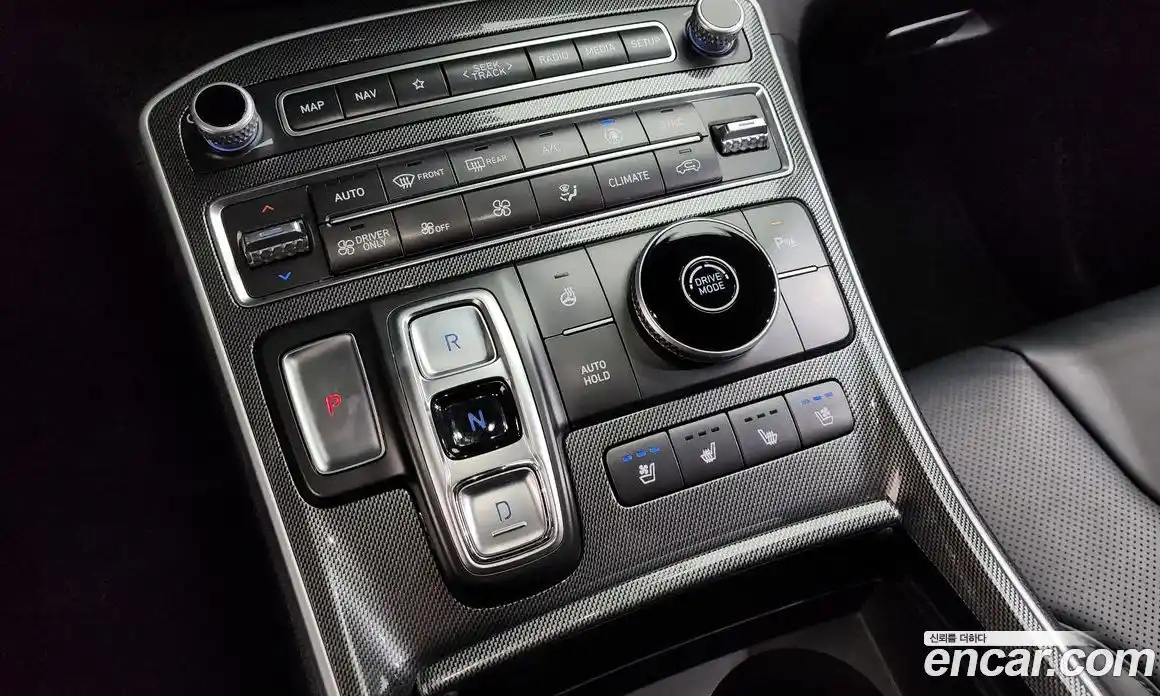 Hyundai Santa Fe 2023 1.6 Автомат в Москве № 112670, фото 9