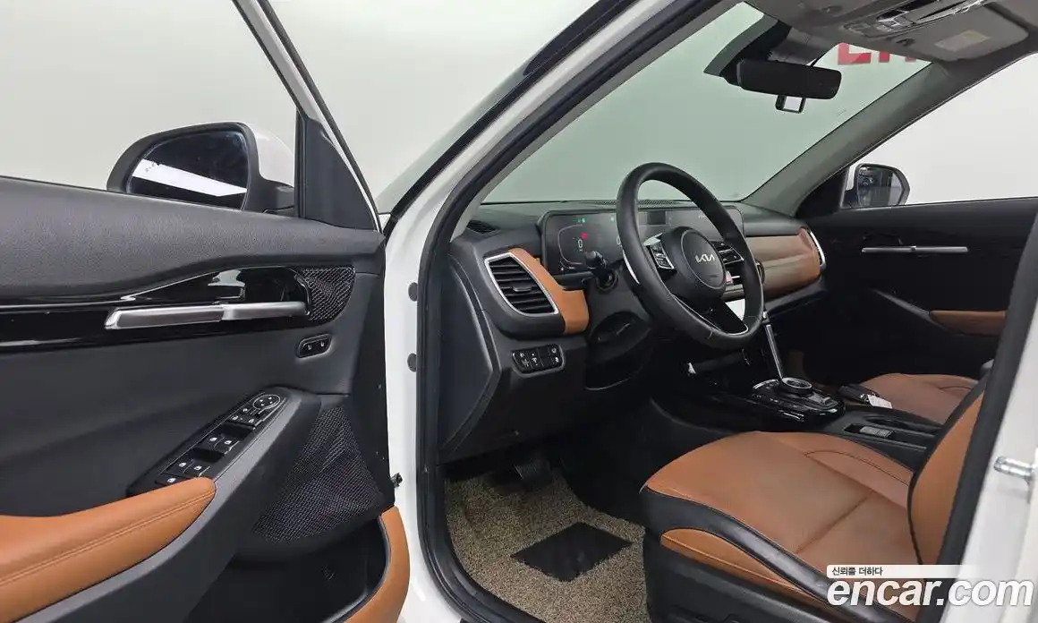 Kia Seltos 2023 1.6 Автомат в Москве № 120600, фото 9