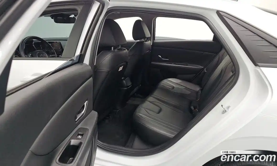 Hyundai Avante 2022 1.6 Автомат в Москве № 126845, фото 18