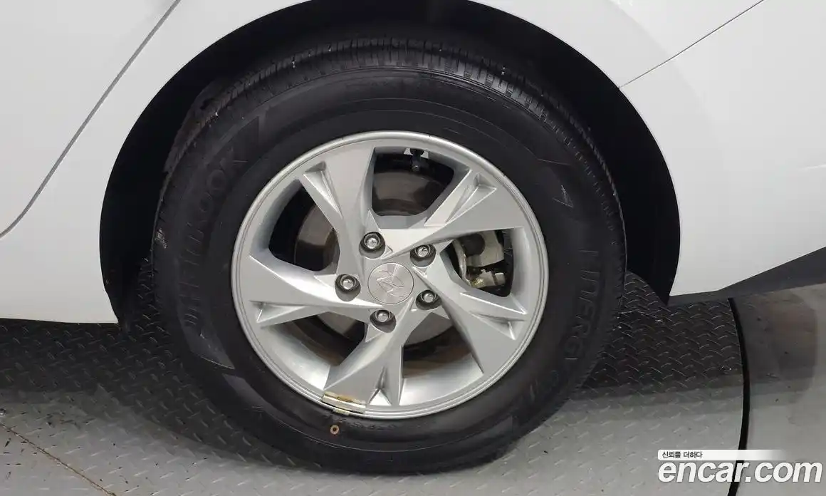 Hyundai Avante 2022 1.6 Автомат в Москве № 126845, фото 5