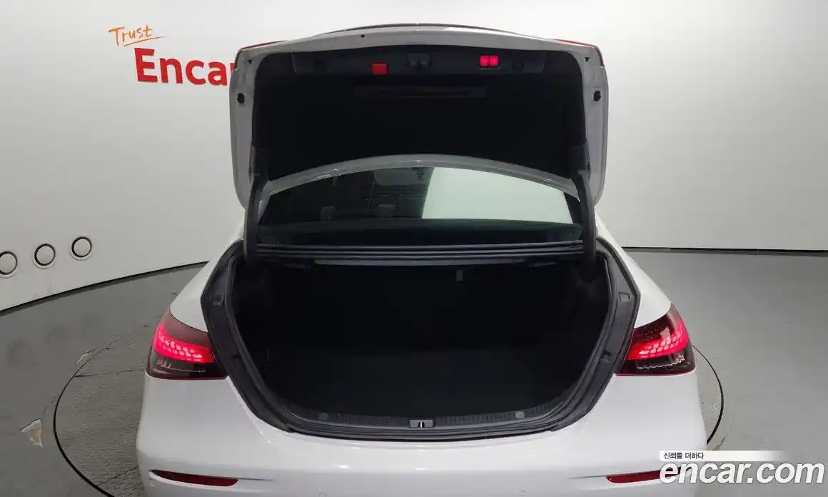 Mercedes-Benz E-Class 2021 1.9 Автомат в Москве № 160658, фото 20