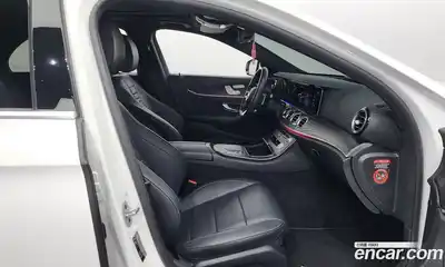 Mercedes-Benz E-Class 2021 1.9 Автомат в Москве № 160658, миниатюра 3