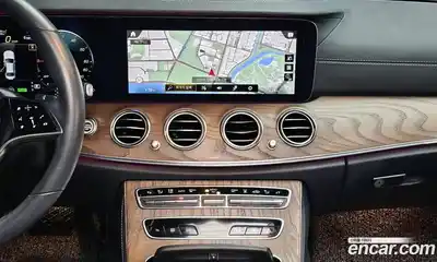 Mercedes-Benz E-Class 2021 2.0 Автомат в Москве № 161537, миниатюра 2