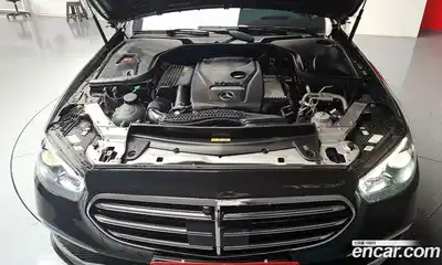 Mercedes-Benz E-Class 2021 2.0 Автомат в Москве № 161537, миниатюра 3