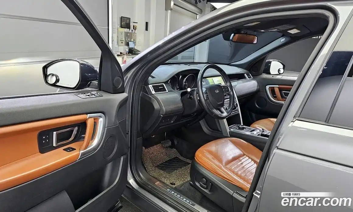 Land Rover Discovery Sport 2017 2.0 Автомат в Москве № 166564, фото 2