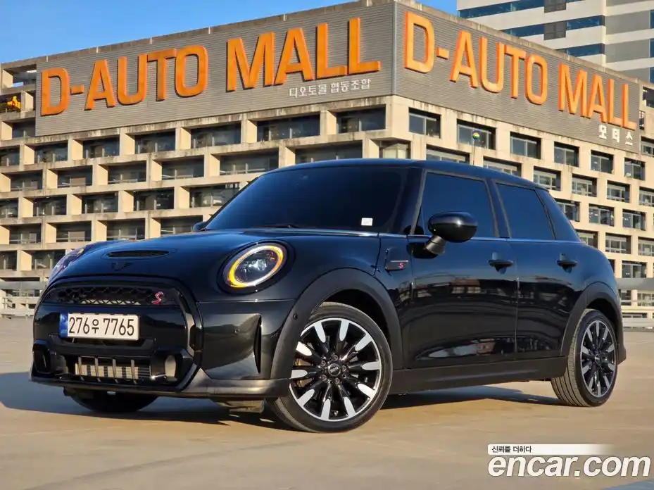 Mini Cooper 2023 2.0 Автомат в Москве № 167436, фото 2