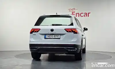 Volkswagen Tiguan 2022 2.0 Автомат в Москве № 168541, миниатюра 3