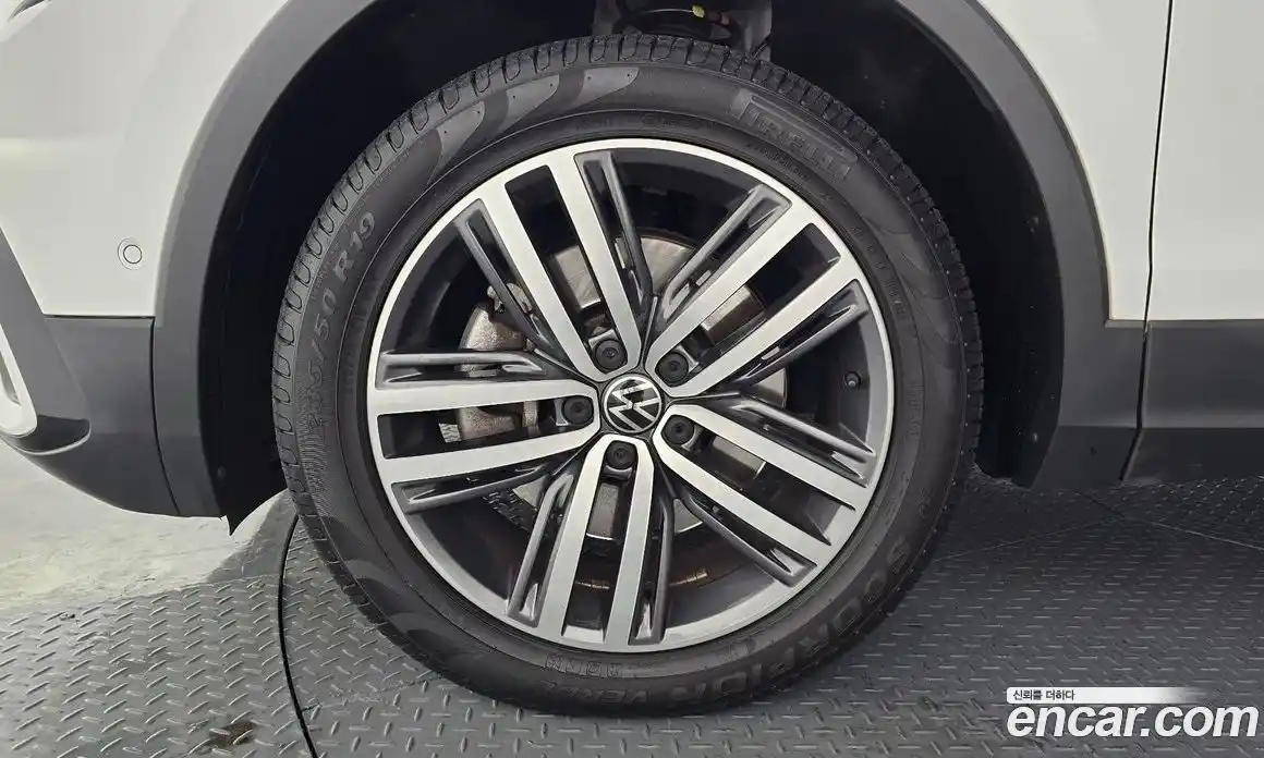 Volkswagen Tiguan 2022 2.0 Автомат в Москве № 168541, фото 4