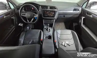 Volkswagen Tiguan 2022 2.0 Автомат в Москве № 168541, миниатюра 6