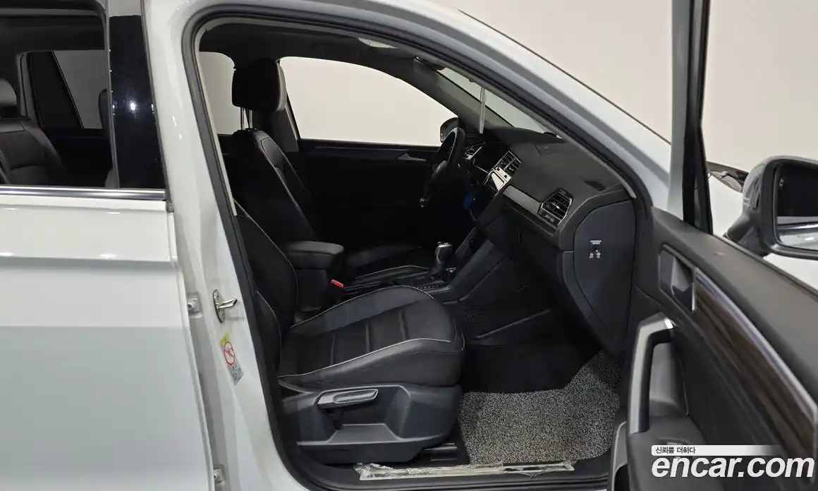 Volkswagen Tiguan 2022 2.0 Автомат в Москве № 168541, фото 10