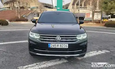 Volkswagen Tiguan 2021 2.0 Автомат в Москве № 169201, миниатюра 3