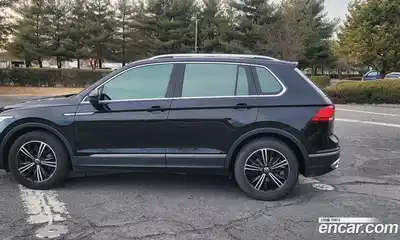 Volkswagen Tiguan 2021 2.0 Автомат в Москве № 169201, миниатюра 7