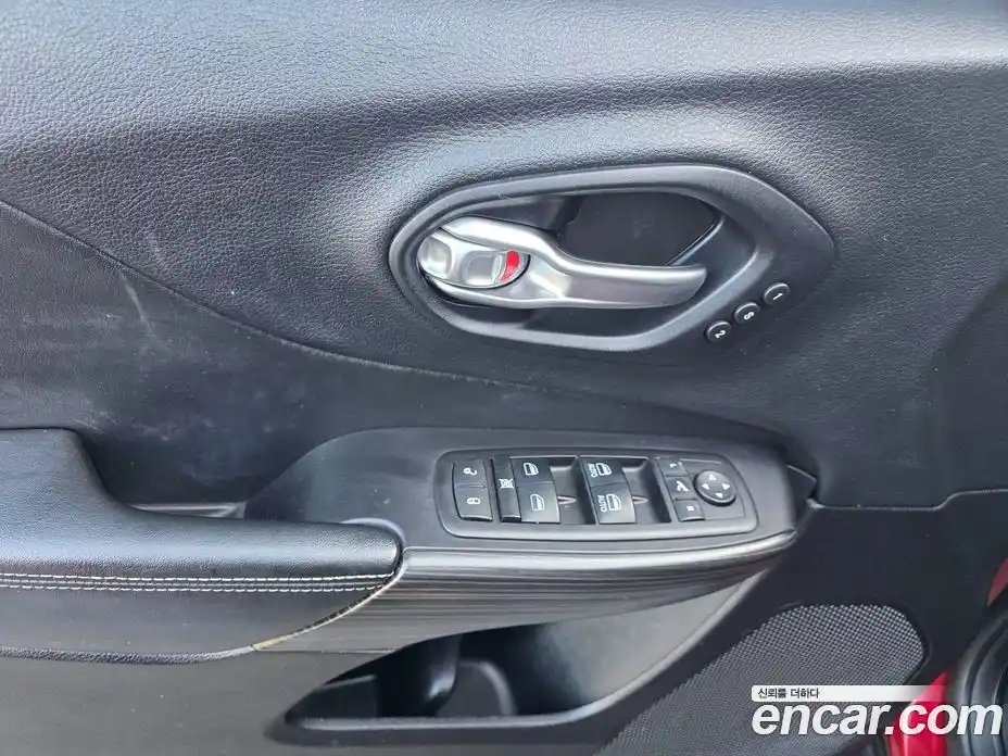 Jeep Cherokee 2015 2.0 Автомат в Москве № 170055, фото 13