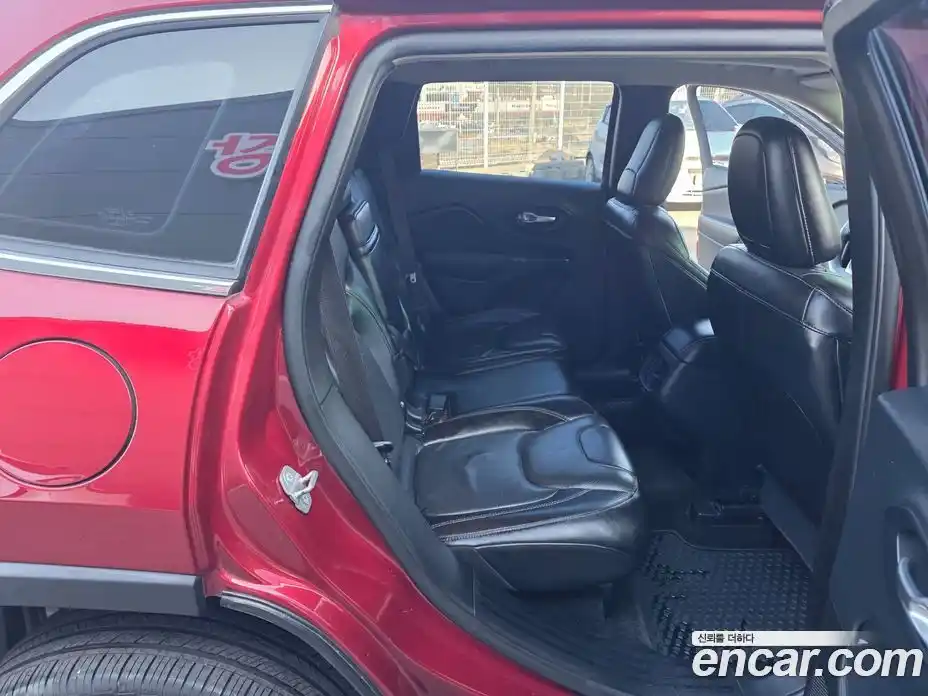 Jeep Cherokee 2015 2.0 Автомат в Москве № 170055, фото 16