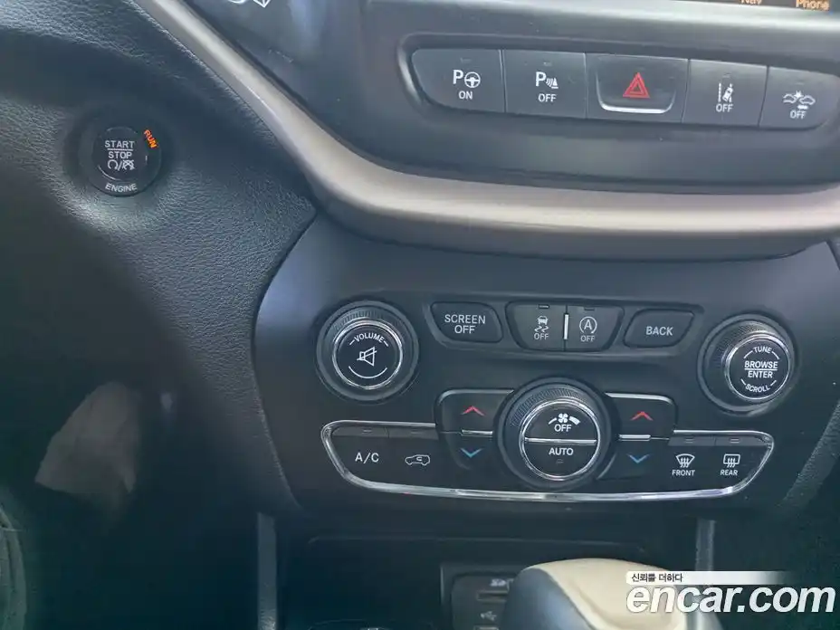 Jeep Cherokee 2015 2.0 Автомат в Москве № 170055, фото 19