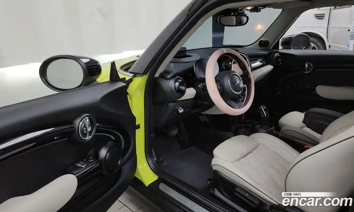 Mini Cooper 2023 2.0 Автомат в Москве № 176137, фото 12