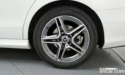 Mercedes-Benz E-Class 2023 2.0 Автомат в Москве № 180284, миниатюра 5