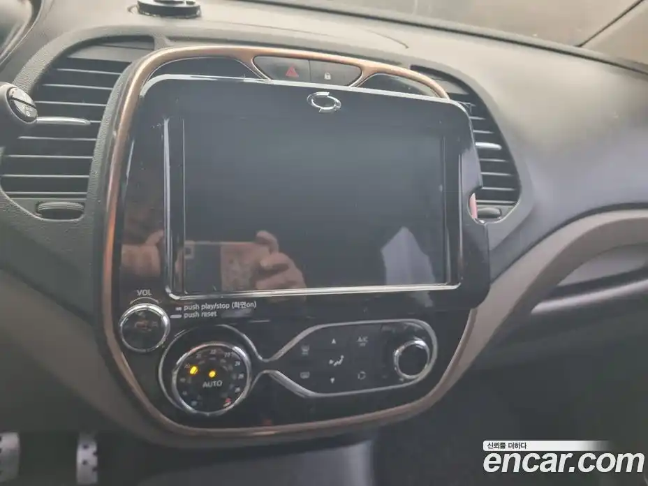 Renault QM3 2017 1.5 Автомат в Москве № 186420, фото 12