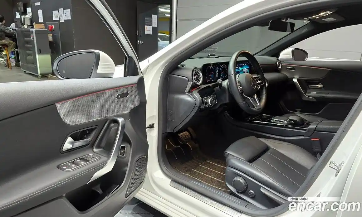 Mercedes-Benz A-Class 2022 2.0 Автомат в Москве № 193736, фото 3