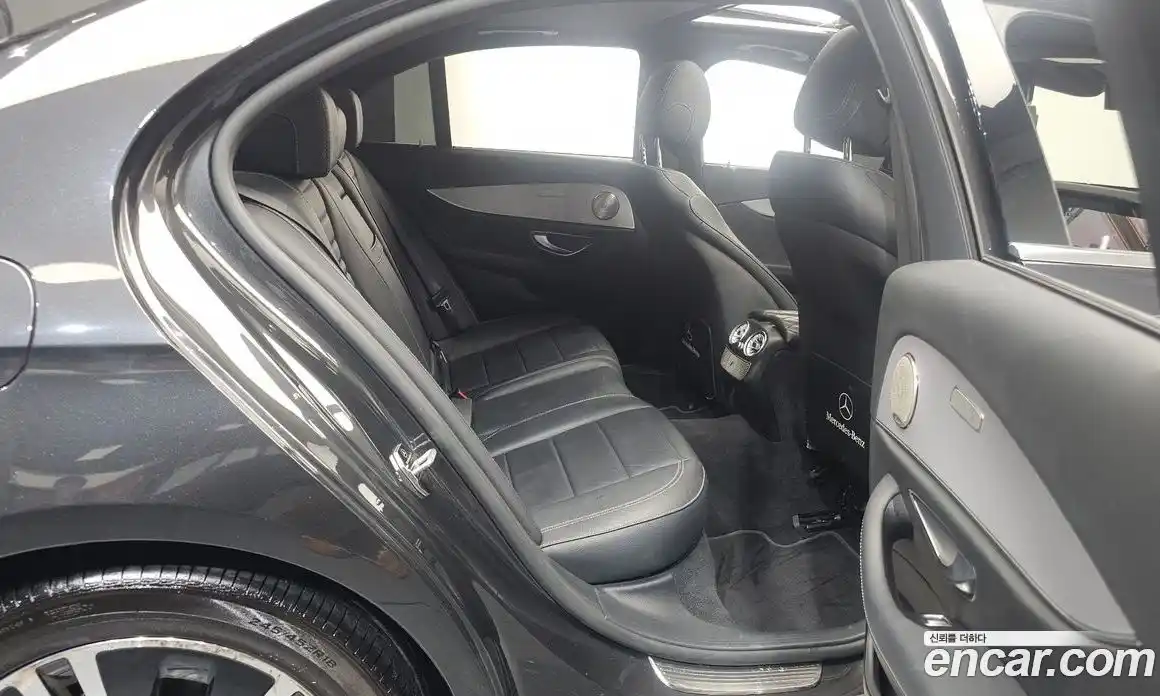 Mercedes-Benz E-Class 2021 2.0 Автомат в Москве № 194458, фото 12