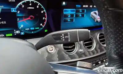 Mercedes-Benz E-Class 2021 2.0 Автомат в Москве № 194823, миниатюра 3