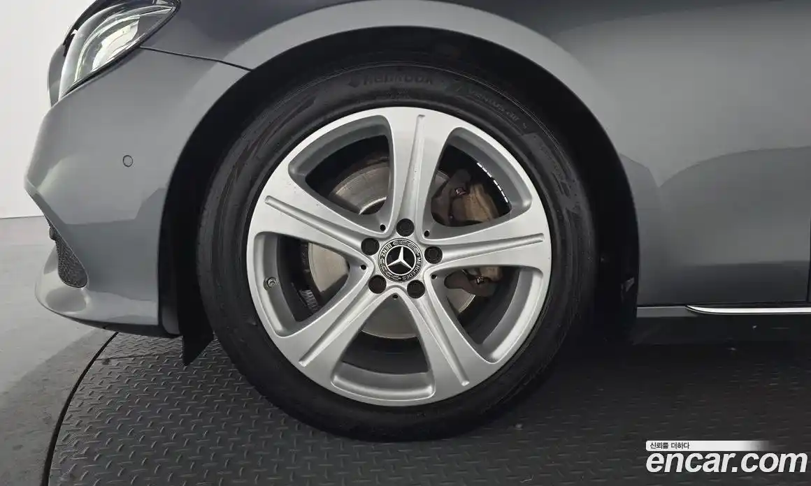 Mercedes-Benz E-Class 2018 2.0 Автомат в Москве № 195652, фото 16